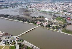 Edirne'de nehirlerin debileri düşüşe geçti, köprüler yaya trafiğine açıldı