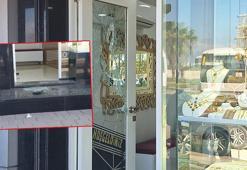 4 altın bileziği gasbeden şüpheli, üzerine kilitlenen dükkanın kapısını kırıp kaçtı