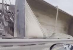 Büyükçekmece TEM Otoyolu'nda hafriyat kamyonu devrildi