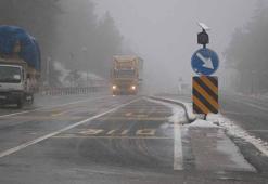 Bolu Dağı'nda hafif kar yağışı ve sis