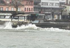 Amasra'da fırtına; dalga boyu 2 metreye ulaştı
