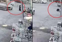 Kamyonetin kasasının açılan kapağı, yayaya çarptı