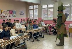 'Ağaç Dede'ye ilkokul öğrencilerinden alkışlı karşılama
