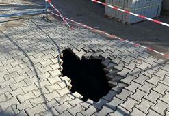 Çanakkale'de sağanak nedeniyle yol çöktü