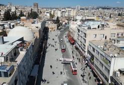 Şanlıurfa’da tarihi sokaklarda golf aracı, caddede nostaljik tramvay dönemi