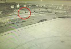 Hafif ticari araç, direğe çarparak takla attı; kaza kamerada