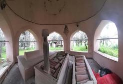 Tarihi Hüsrev Ağa Camisi'nin haziresi tahrip edildi