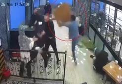 Masa ve sandalyelerle birbirlerine saldırdılar, aralarında para toplayıp masrafı ödeyince serbest kaldılar