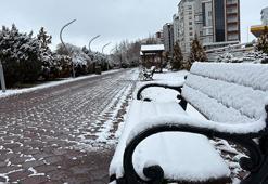 Sivas'ta kar yağışı; 432 yerleşim yeri ulaşıma kapandı