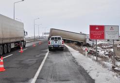 Kars-Ardahan kara yolunda TIR kazası