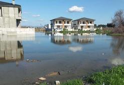 Balıkesir'de sağanak; rögarlar taştı, su birikintileri oluştu