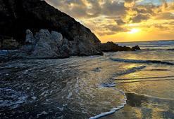 Hatay sahilinde gün batımında renk cümbüşü büyüledi