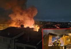 Fatih’te 3 katlı metruk binada yangın; alevler bitişikteki ahşap binaya sıçradı