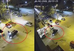 Motosikletin otomobile çarptığı kaza kamerada