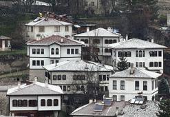 Safranbolu'nun tarihi konakları karla kaplandı