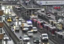 Avcılar'da iki metrobüs çarpıştı: 5 yaralı