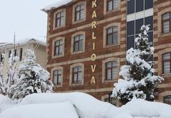 Karlıova'da kar yağışı ve tipi; 35 köy yolu kapandı
