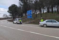 Hafif ticari araç ile otomobil çarpıştı; 2 yaralı