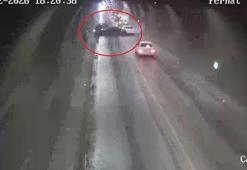 Tünelde iki otomobilin kafa kafaya çarpıştığı kaza kamerada