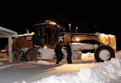 Ekipler, yolu kardan kapalı mahalledeki KOAH hastasına 4,5 saatte ulaştı