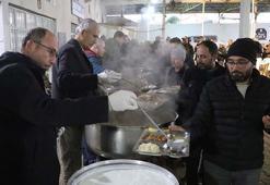 Bu mahallede ramazanda iftar yemeklerini erkekler hazırlıyor