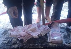 Evinde çıkan yangında 183 bin TL’si de yandı