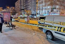 Otobüs beklerken husumetlisinin silahlı saldırısında ağır yaralandı