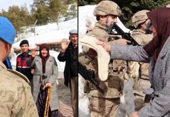 Elleriyle ördüğü çorapları 2 yıldır Mehmetçik’e gönderiyor