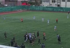 Artvin’de amatör maçta tekmeli yumruklu kavga kamerada