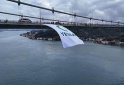 'Yeşilay Haftası' kapsamında FSM Köprüsü'ne Yeşilay bayrağı asıldı