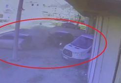 Ehliyetsiz sürücü otomobille park halindeki 2 araca çarptı