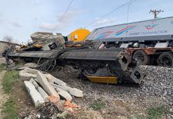 Nevşehir’de yük treni hemzemin geçitte TIR’a çarptı: 2 yaralı