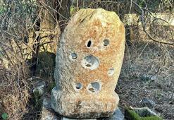 2 asırlık adak taşı ortadan kayboldu