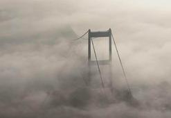 Sis içinde kalan Fatih Sultan Mehmet Köprüsü havadan görüntülendi