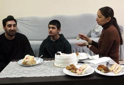 Evde eğitim alan Ali'ye sürpriz doğum günü kutlaması