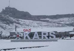 Kars’ta güneşli hava yerini kara bıraktı