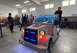 Lise öğrencileri geri dönüşüm malzemeleri ile araç üretti