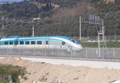 Trenin çarptığı yaya hayatını kaybetti