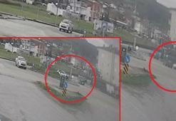 Otomobil ile hafif ticari aracın kavşakta çarpıştığı kaza kamerada