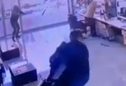 Berberin yaralandığı silahlı saldırı kamerada