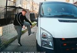Trafikte tartıştığı kişinin kamyonetinin camını yumrukladı; o anlar kamerada