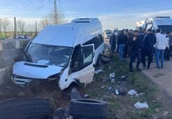 Diyarbakır'da işçileri taşıyan minibüs, bahçe duvarına çarptı: 10 yaralı