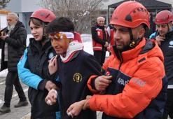 Kars’ta lise öğrencilerine deprem tatbikatı