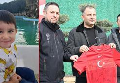 A Milli Takım futbolcularının imzaladığı forma, DMD hastası Rahmi Kerem için satışta