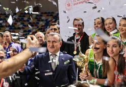 Bakan Bak: Kadın sporcularımızla gurur duyuyoruz