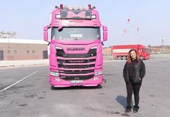 4 çocuk annesi, pembe renkli TIR'ı ile uluslararası taşımacılık yapıyor