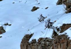 Mehmetçikten karda dağcılık eğitimi