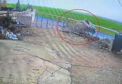 Tarım makinesi yüklü kamyonet yolda savruldu; 3 yaralı