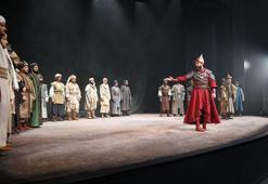 Erzurum Devlet Tiyatrosu’nda ‘Timur ve Yıldırım’ oyunu ilgi gördü