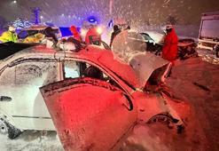 Otomobiller, kafa kafaya çarpıştı; 2'si çocuk 7 yaralı